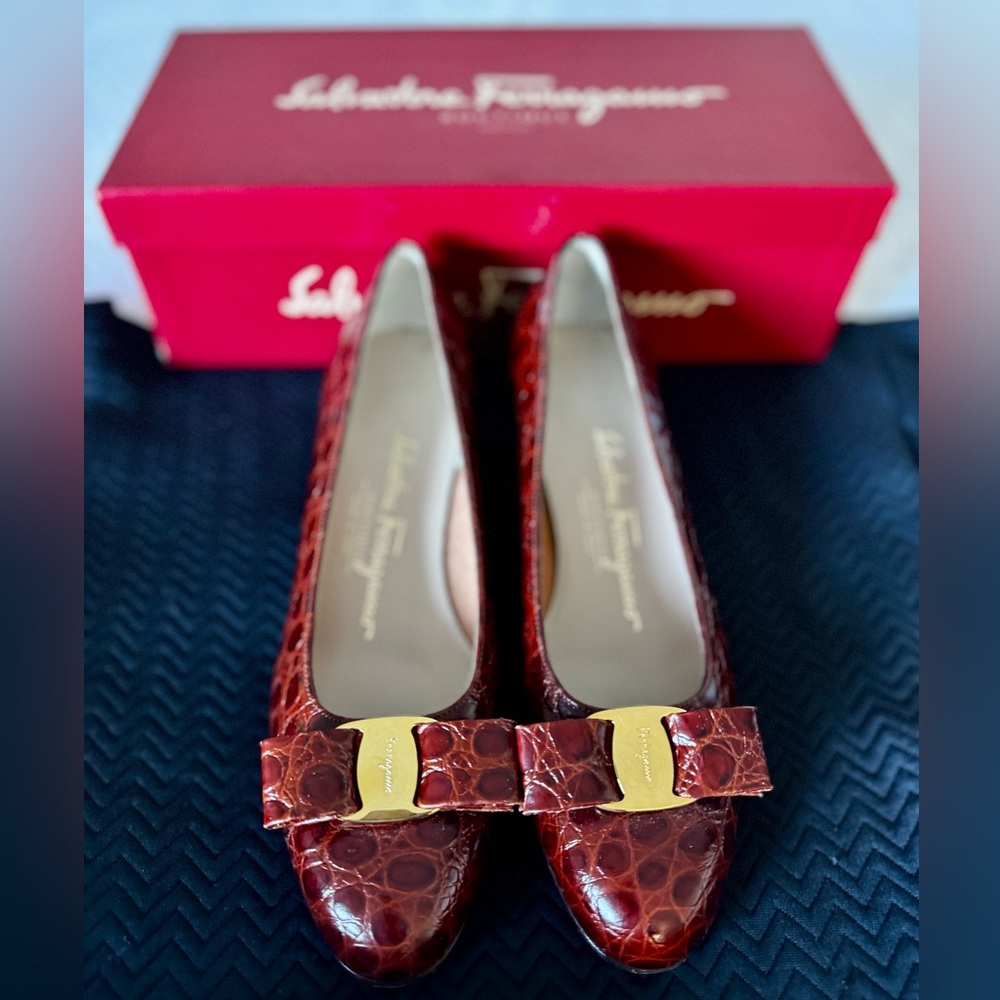 💯Salvatore Ferragamo Vara Bow Croc-Embossed Flats